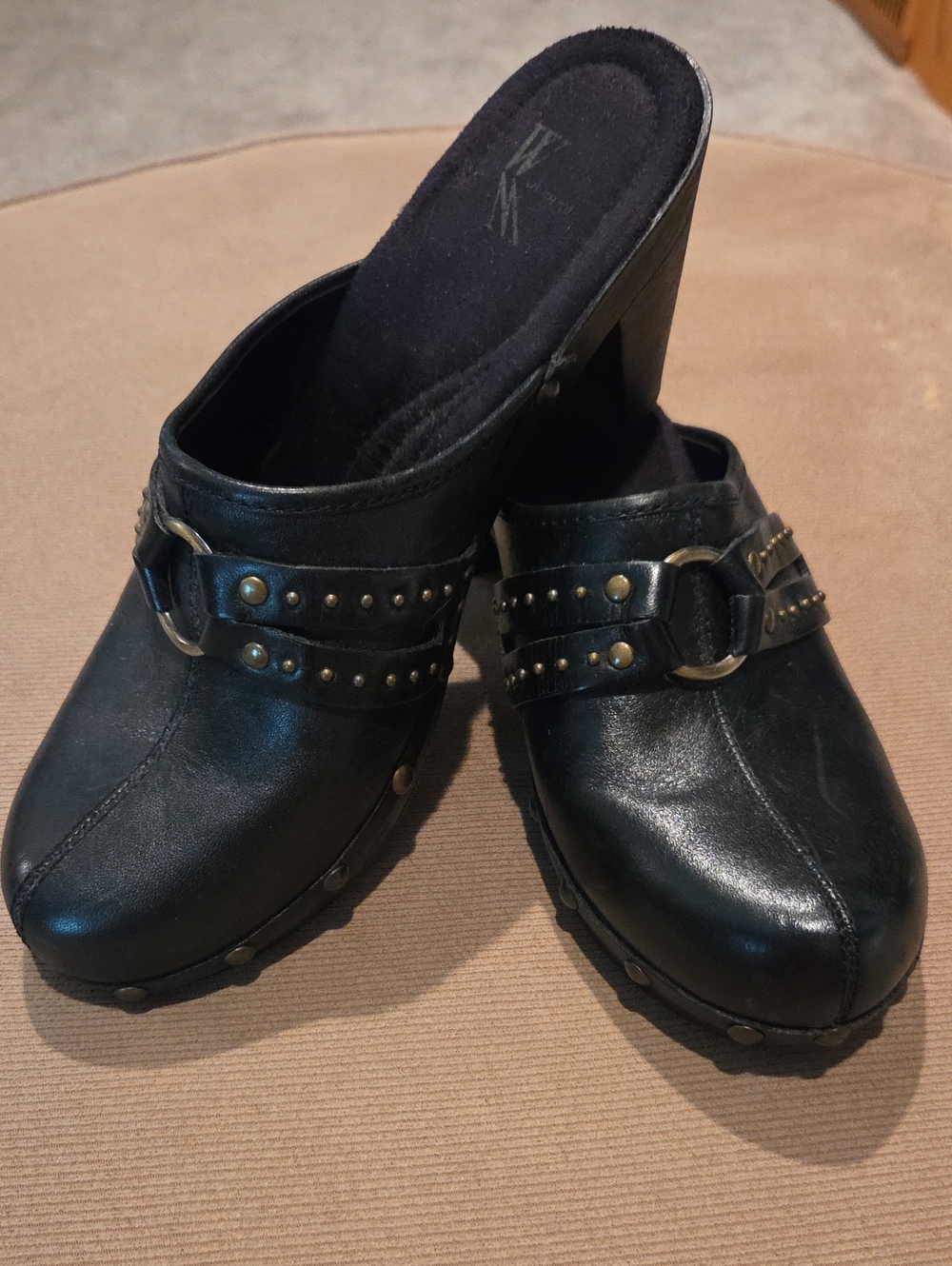 White Mountain Black Studded Leather Clog Mules 8M